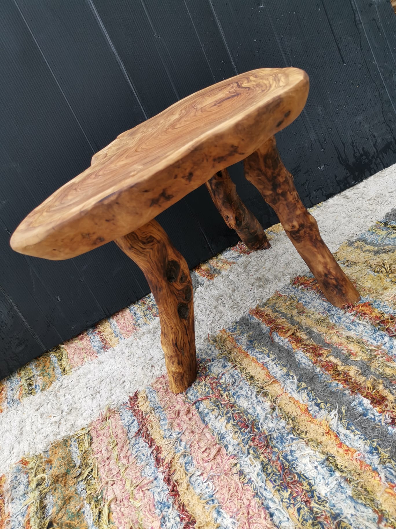 Mesa pequeña de madera – Madera de olivo farga